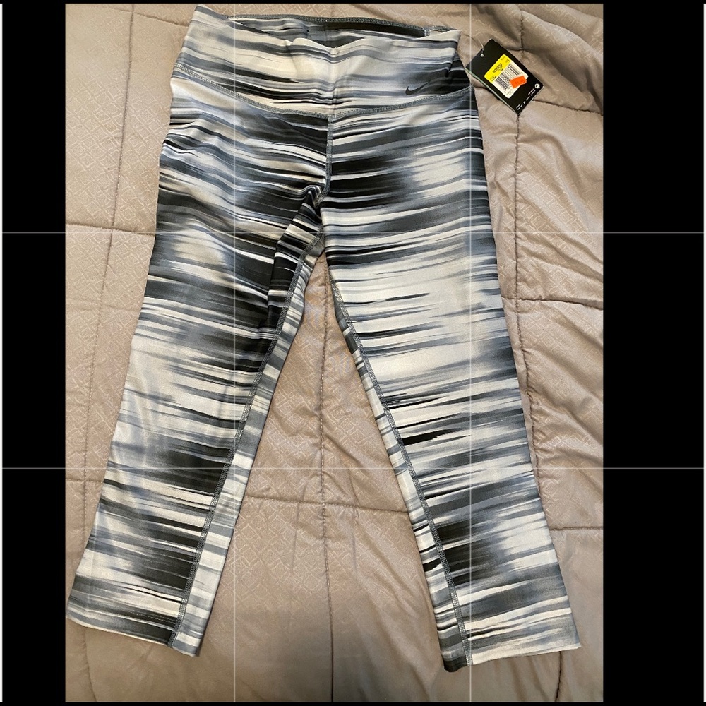 Nike Legend 2.0 Swift 3/4 Capri Leggings (s)
